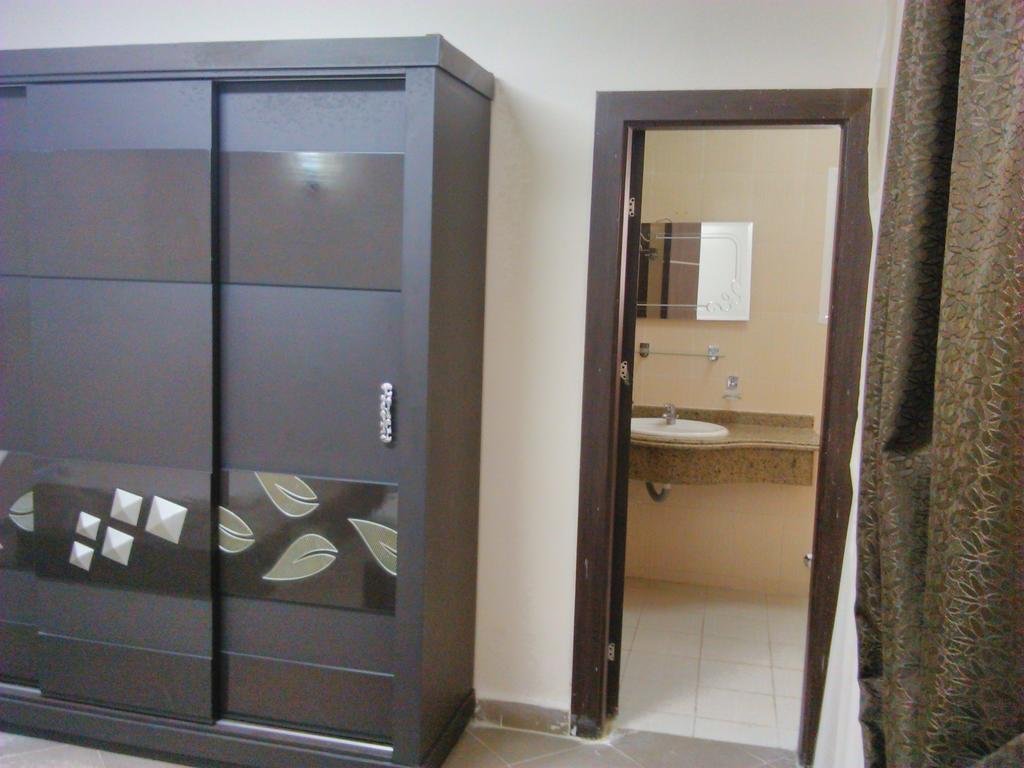 Three-Bedroom Apartment At Louly Beach Resort アインソフナ 部屋 写真