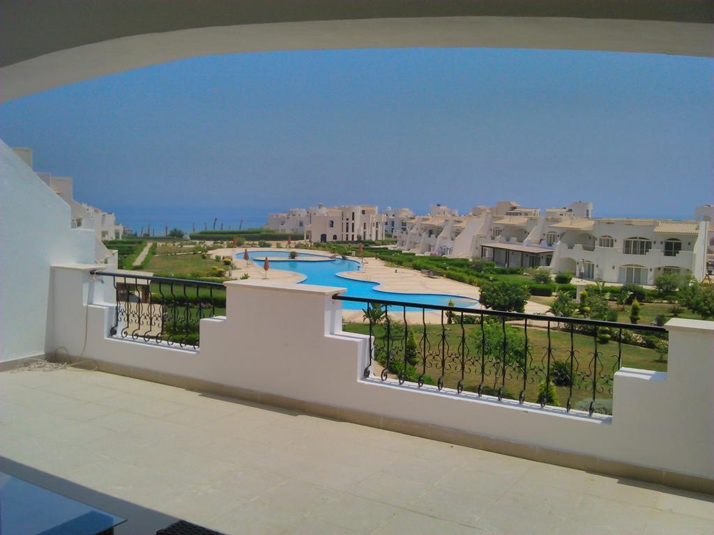 Three-Bedroom Apartment At Louly Beach Resort アインソフナ 部屋 写真