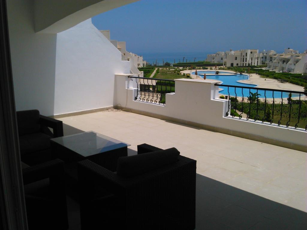 Three-Bedroom Apartment At Louly Beach Resort アインソフナ エクステリア 写真