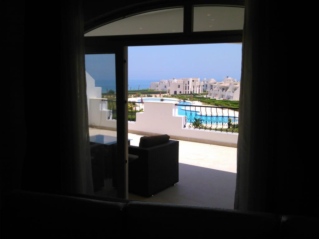 Three-Bedroom Apartment At Louly Beach Resort アインソフナ 部屋 写真